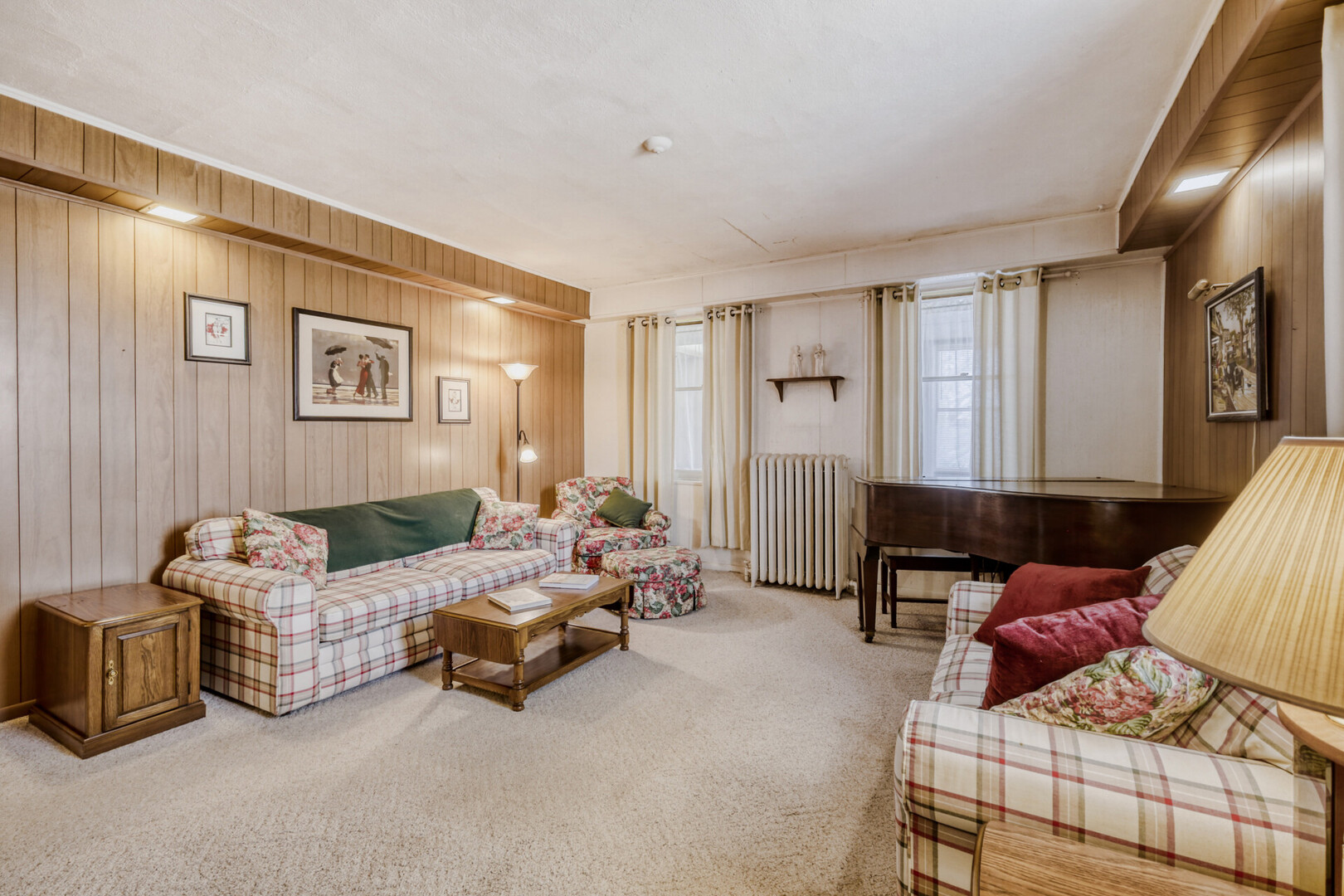 16 E Illinois Street, Lemont, IL 60439