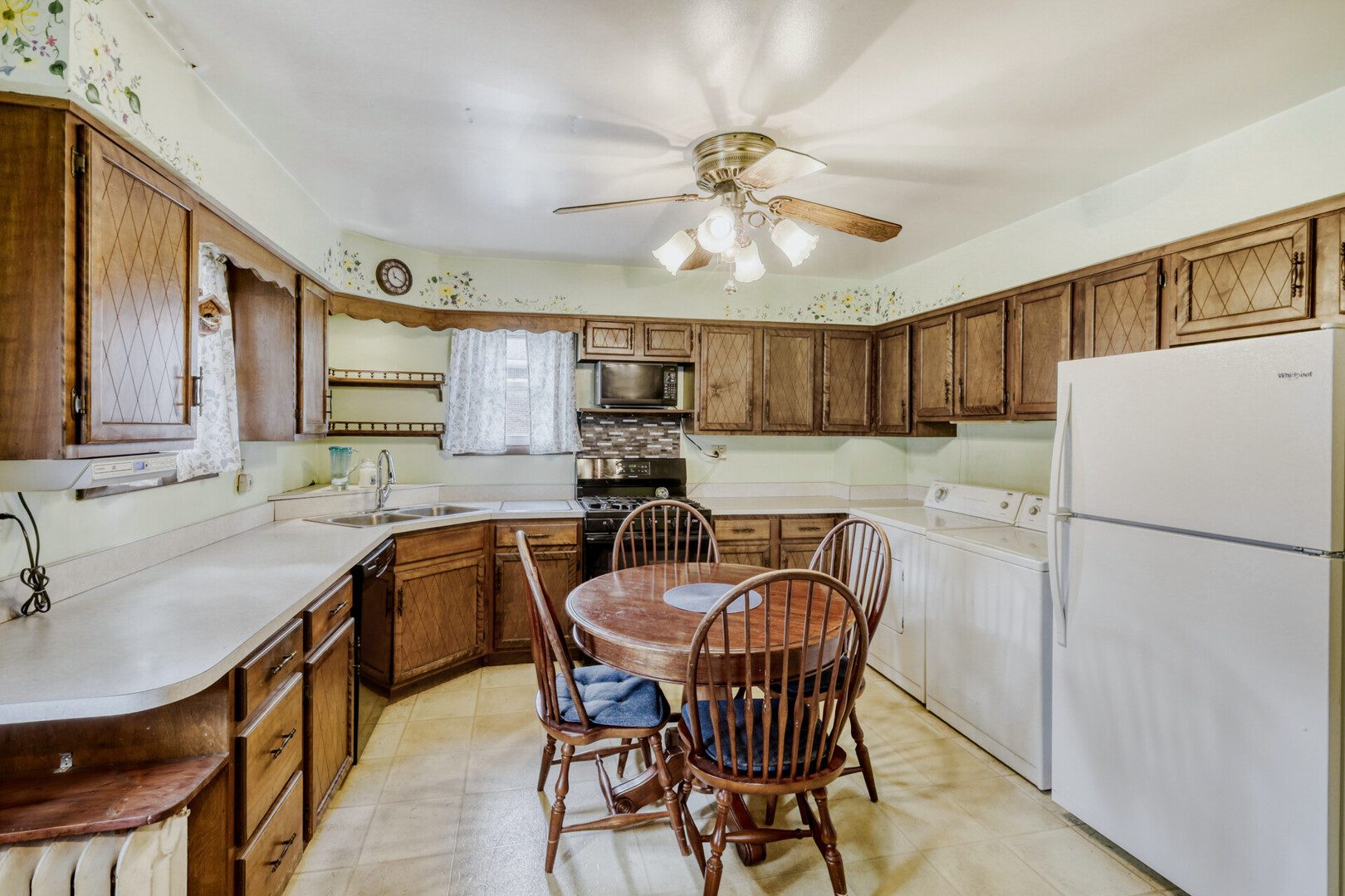 16 E Illinois Street, Lemont, IL 60439