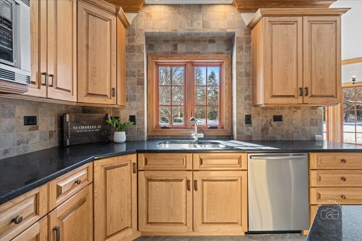 7N224 Whispering Trail, St. Charles, IL 60175