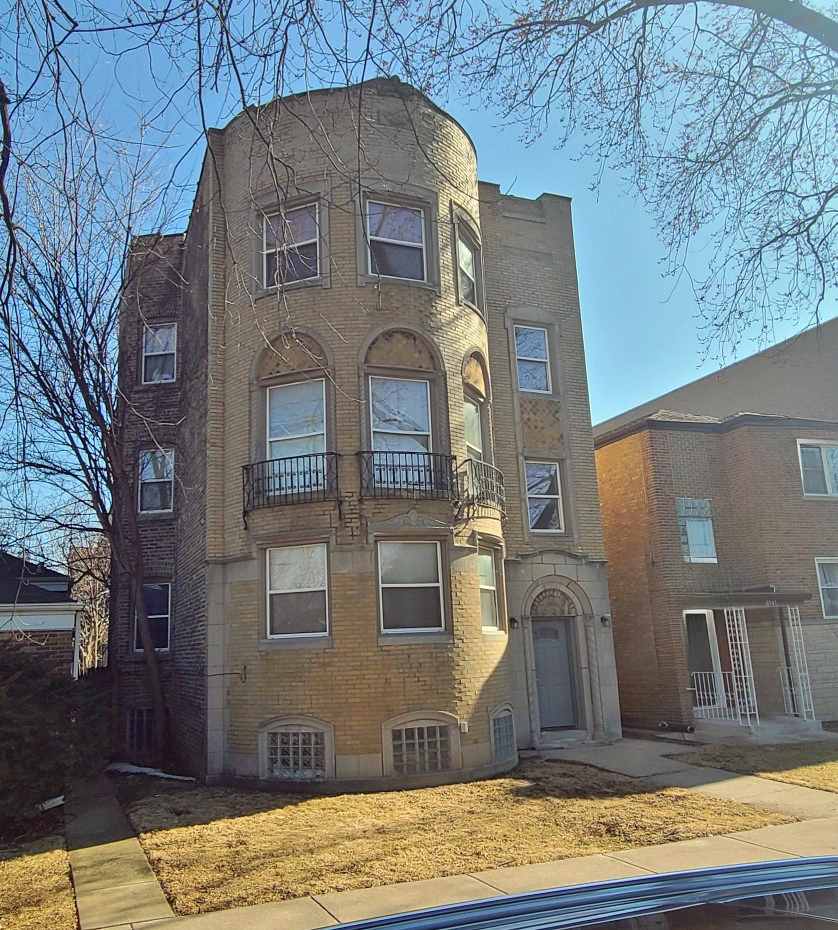 6551 N Sacramento Avenue, Chicago, IL 60645