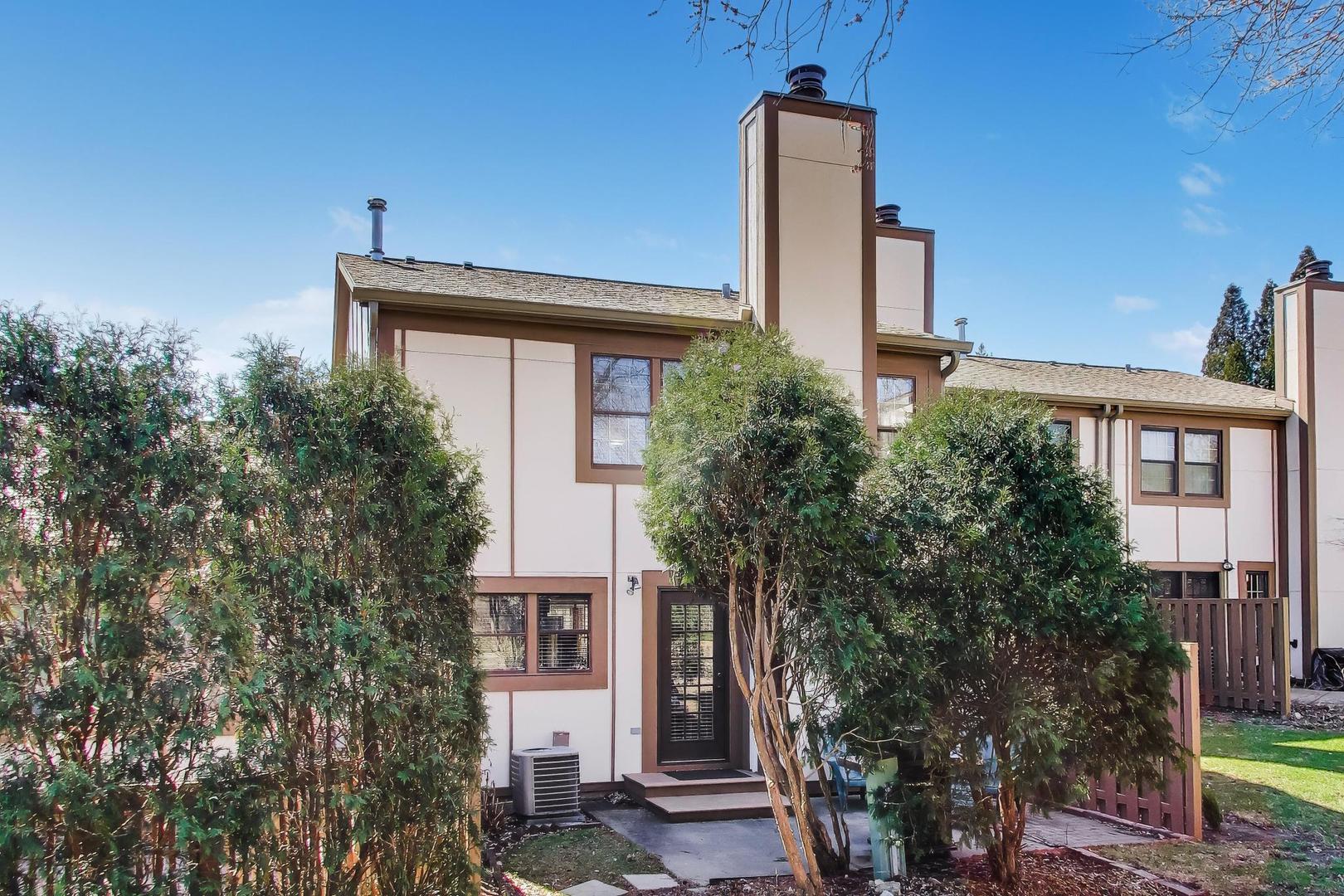 1037 Wheaton Oaks Drive, Wheaton, IL 60187