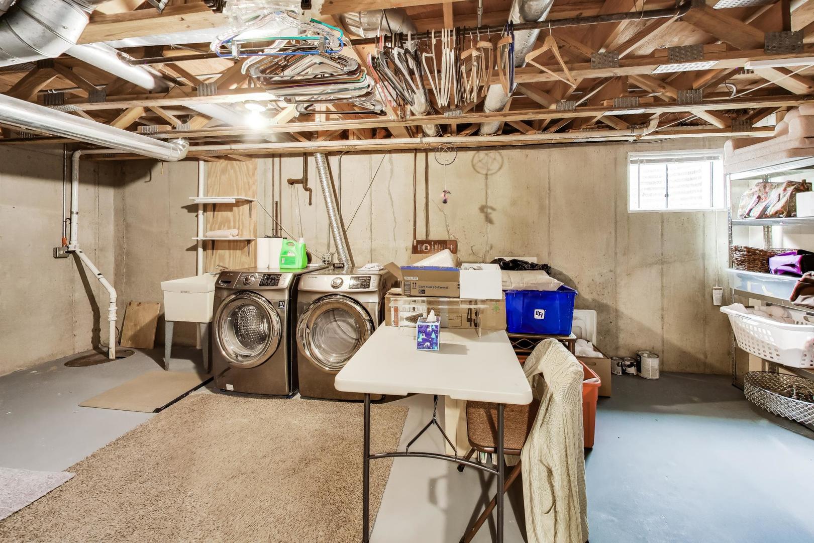 1037 Wheaton Oaks Drive, Wheaton, IL 60187