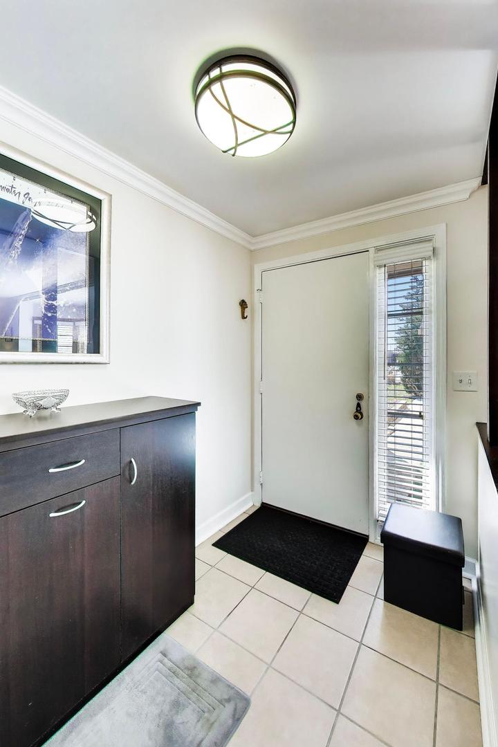 1037 Wheaton Oaks Drive, Wheaton, IL 60187