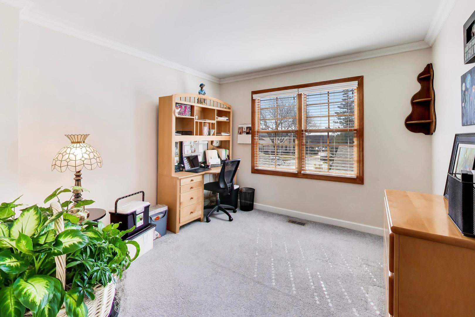 1037 Wheaton Oaks Drive, Wheaton, IL 60187