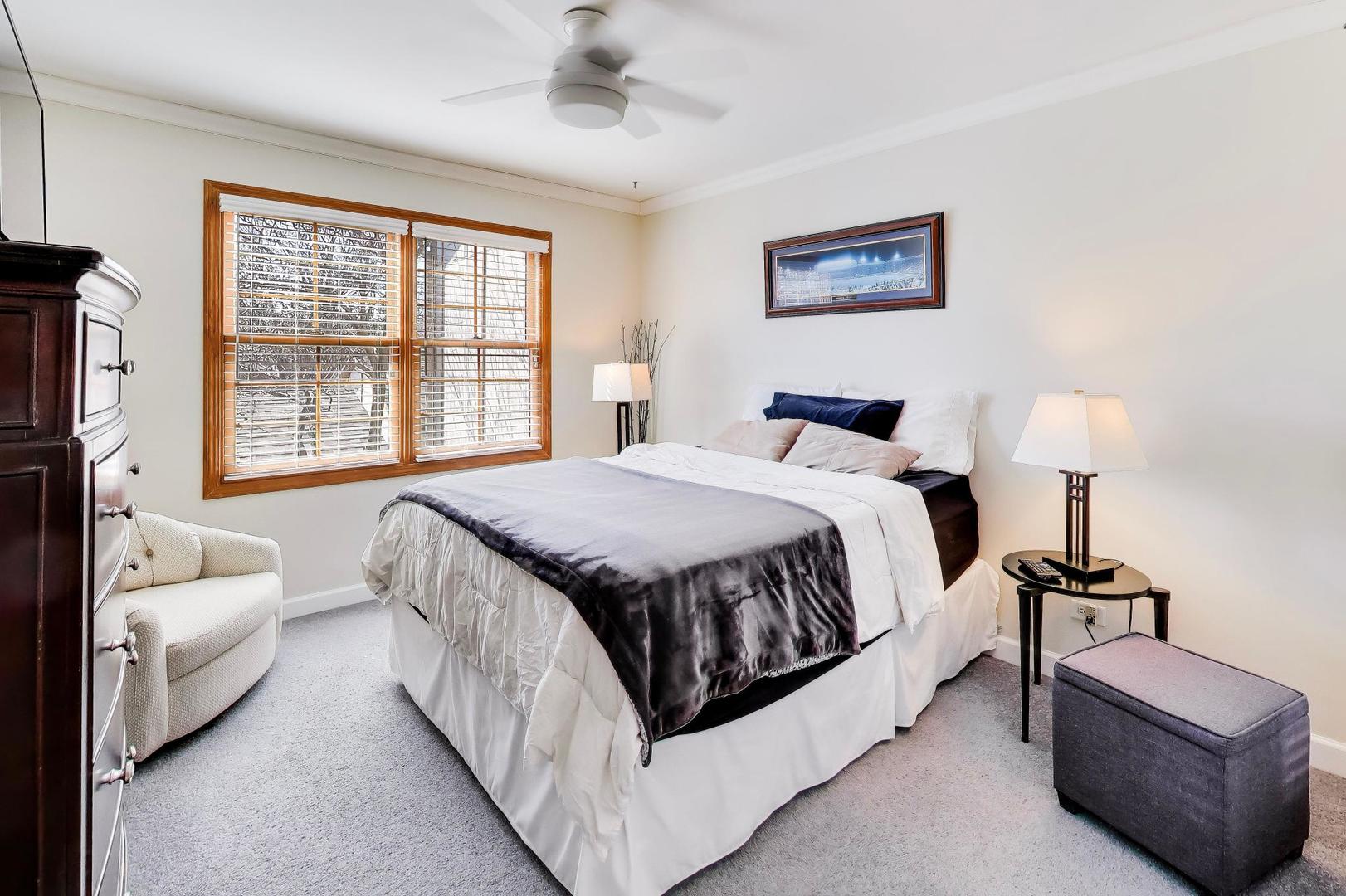 1037 Wheaton Oaks Drive, Wheaton, IL 60187