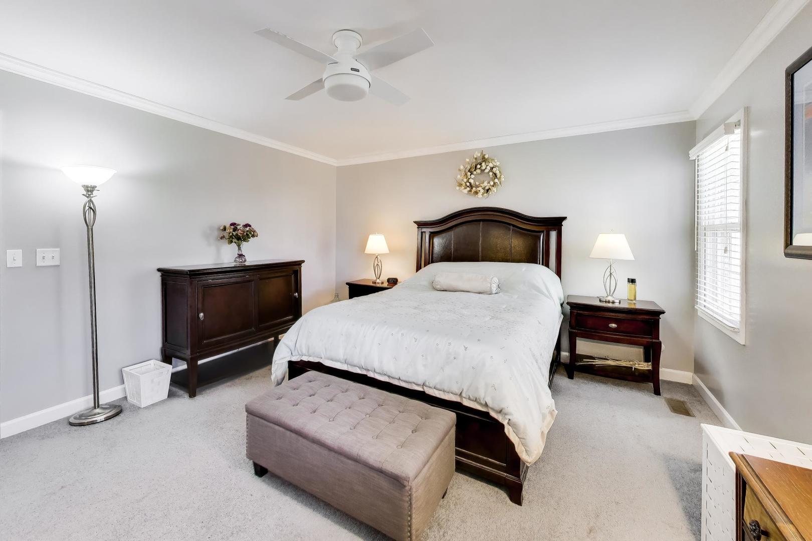 1037 Wheaton Oaks Drive, Wheaton, IL 60187