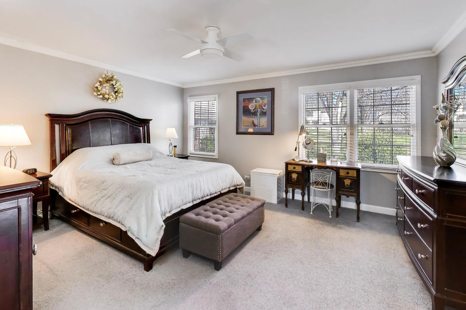 1037 Wheaton Oaks Drive, Wheaton, IL 60187