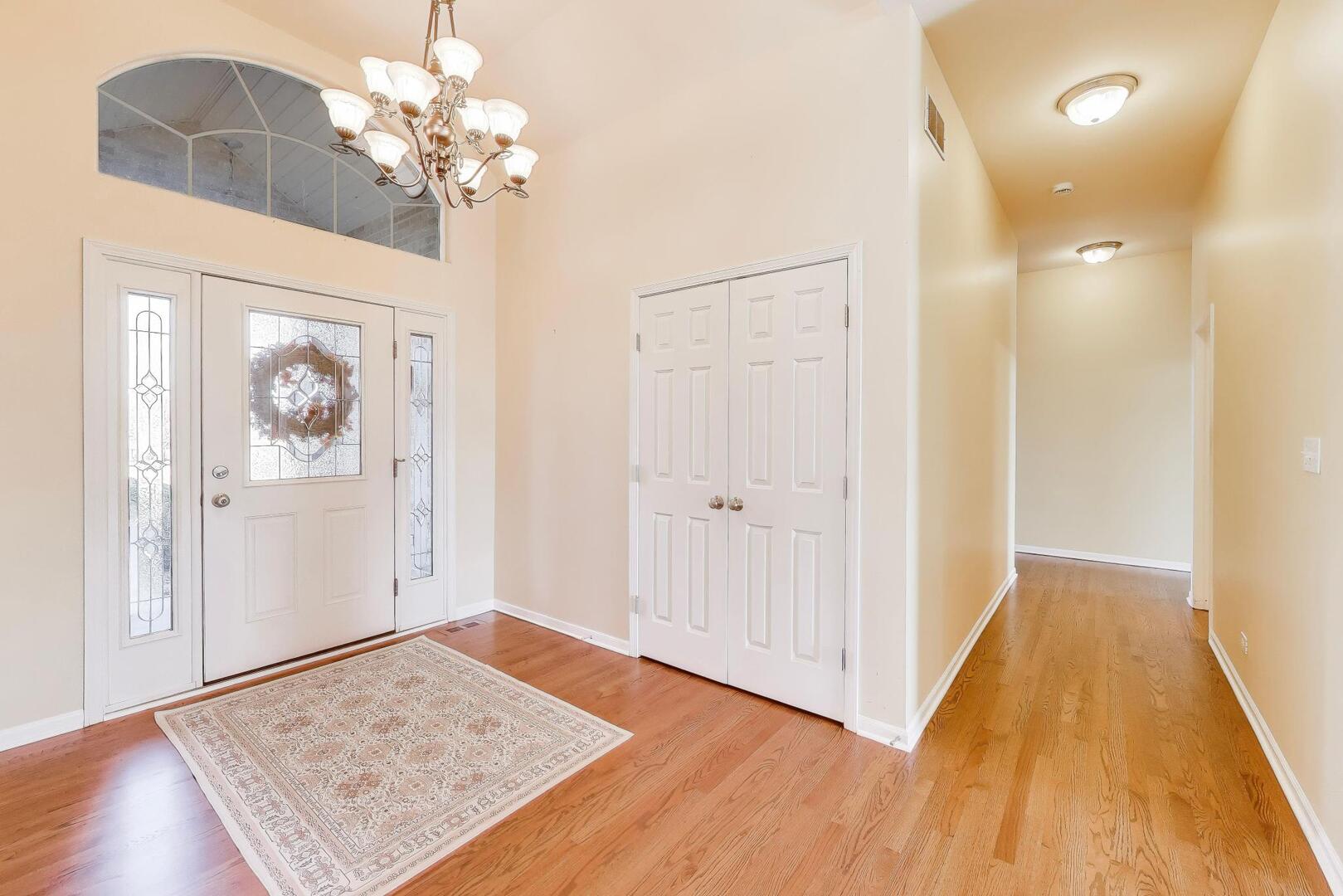 15N866 Meadow Court, Hampshire, IL 60140