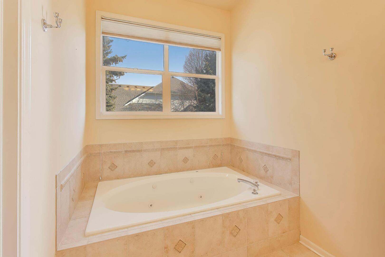 15N866 Meadow Court, Hampshire, IL 60140