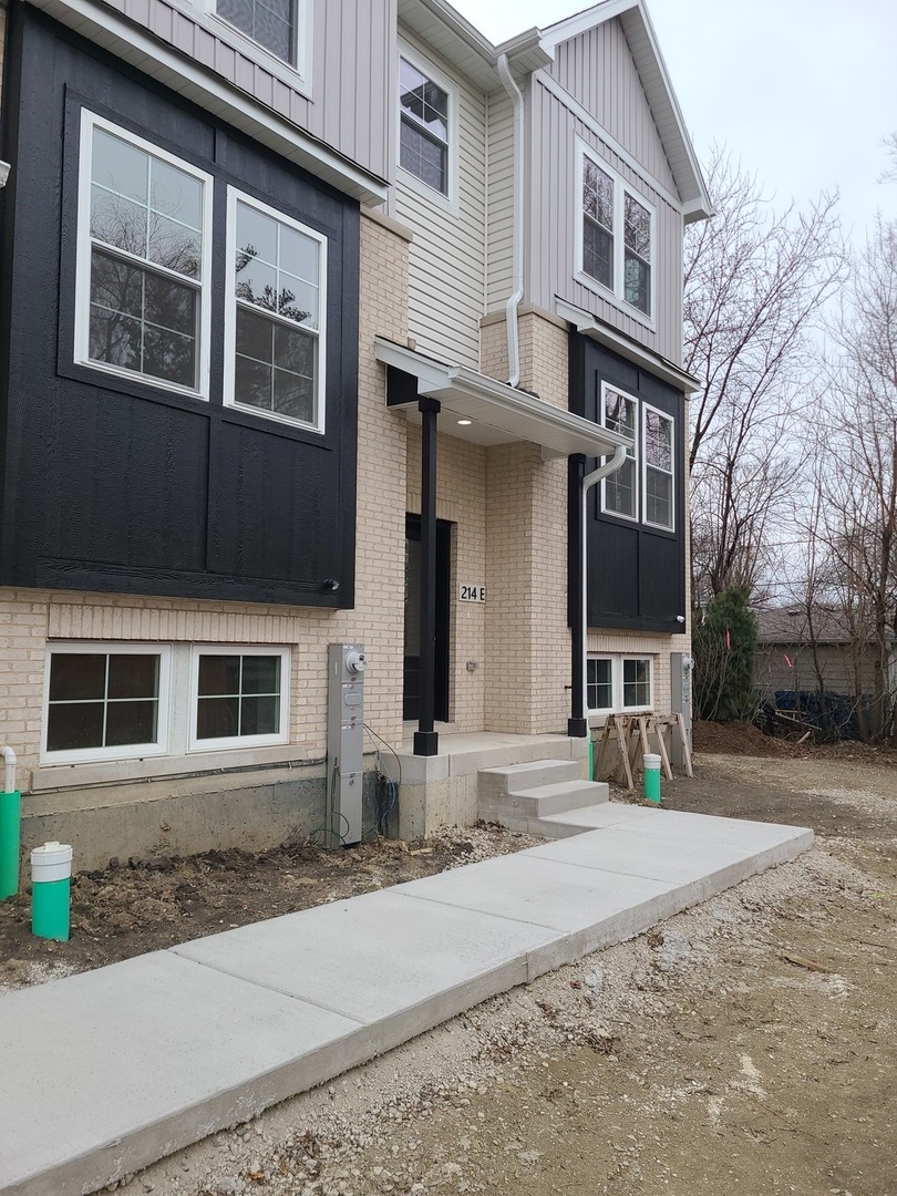 214 Walnut Street #E, Bensenville, IL 60106