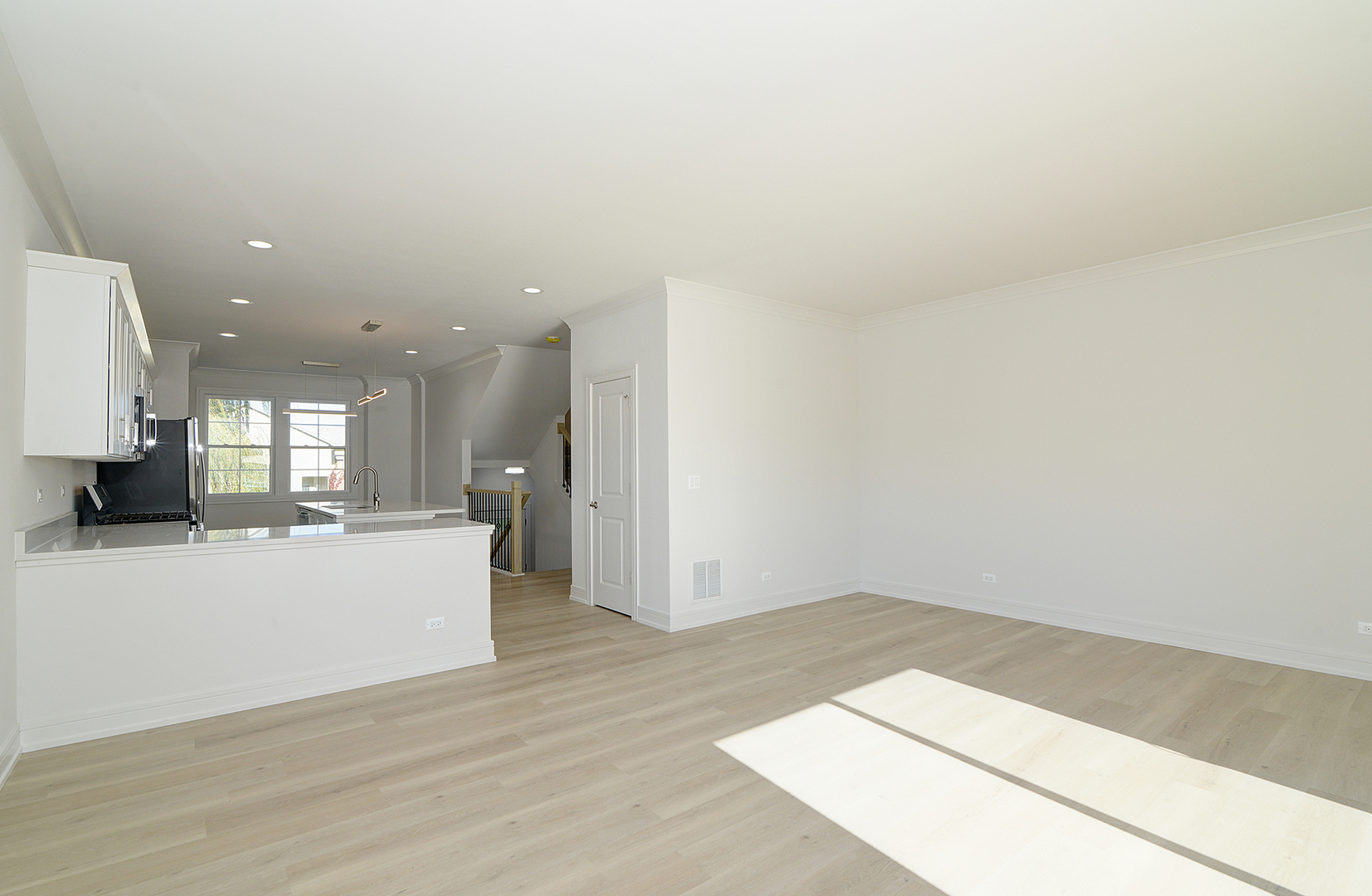 214 Walnut Street #E, Bensenville, IL 60106