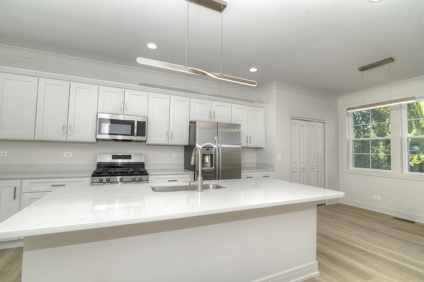 214 Walnut Street #E, Bensenville, IL 60106