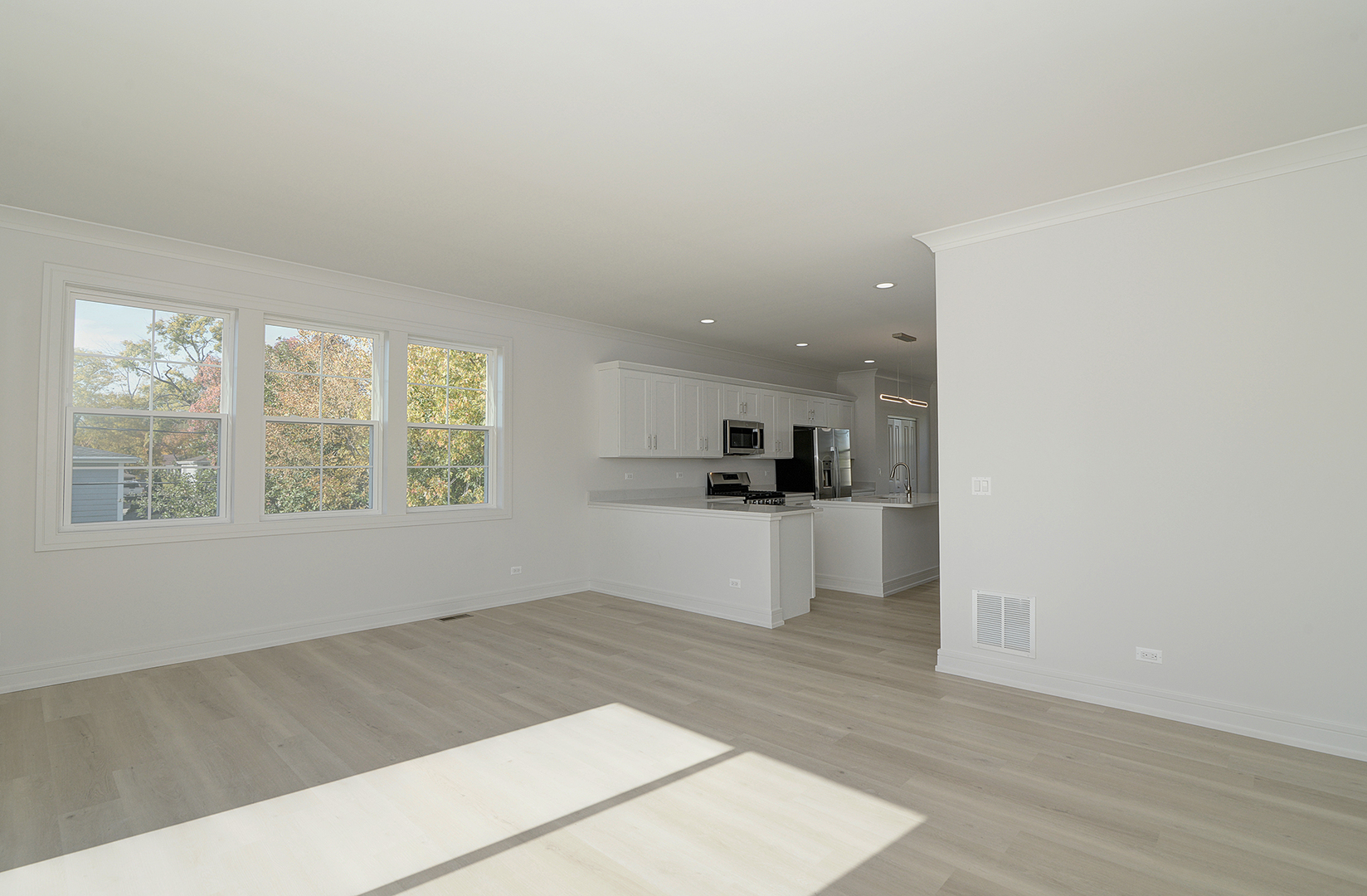 214 Walnut Street #E, Bensenville, IL 60106