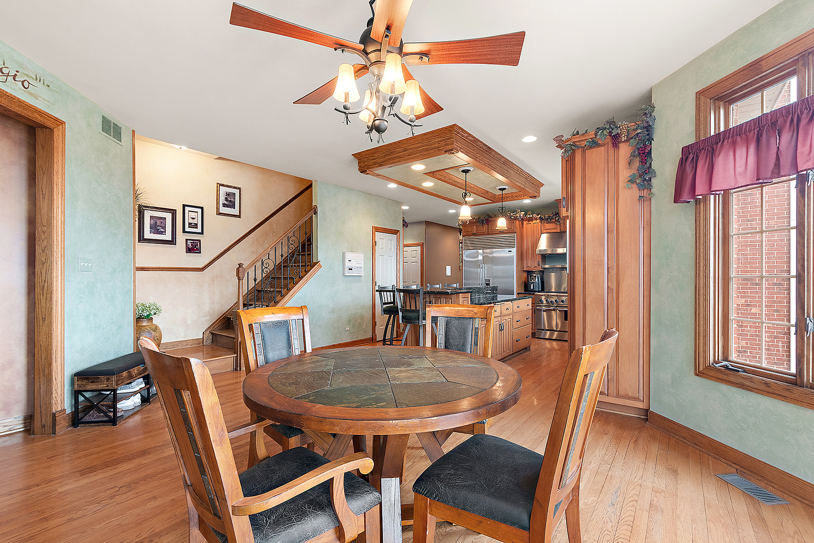 7832 Joliet Drive, Tinley Park, IL 60477