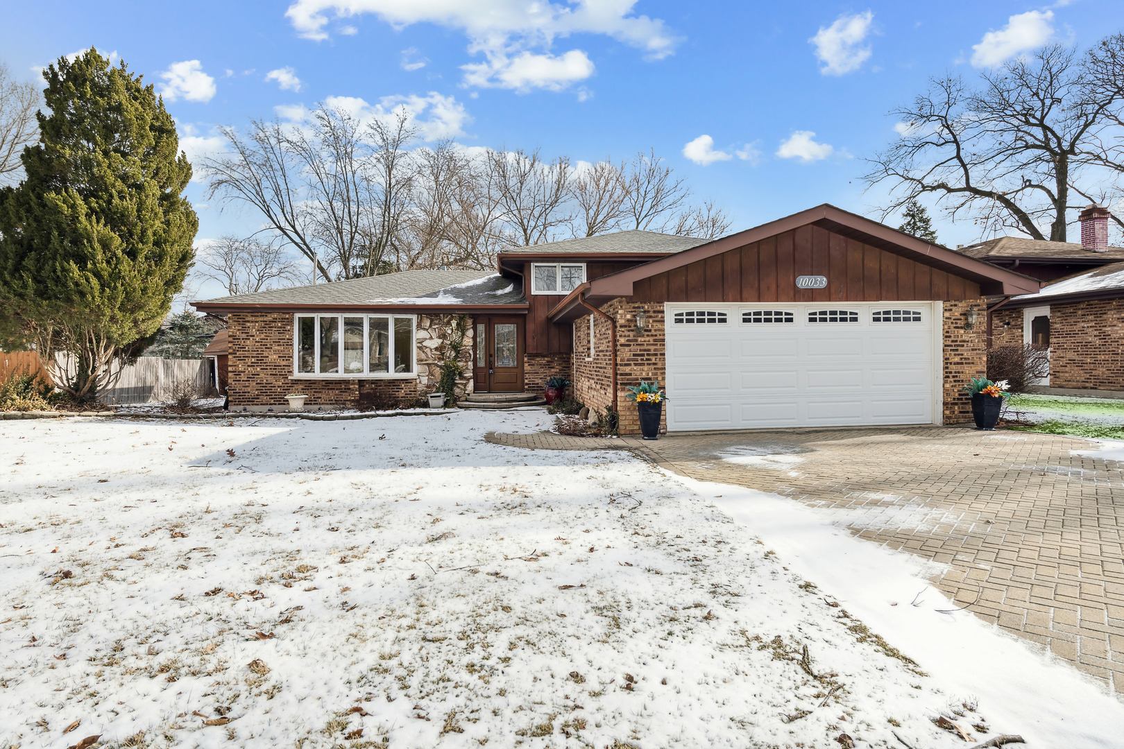 10033 S 87th Avenue, Palos Hills, IL 60465
