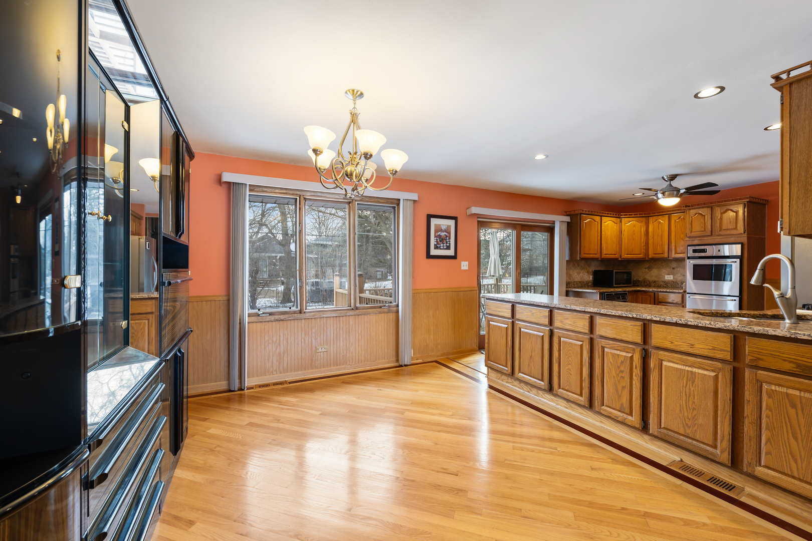 10033 S 87th Avenue, Palos Hills, IL 60465