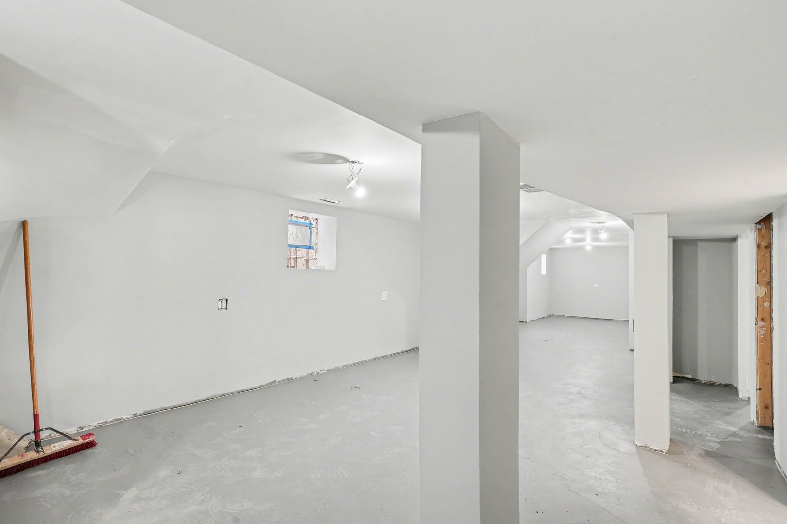 7815 S Merrill Avenue, Chicago, IL 60649