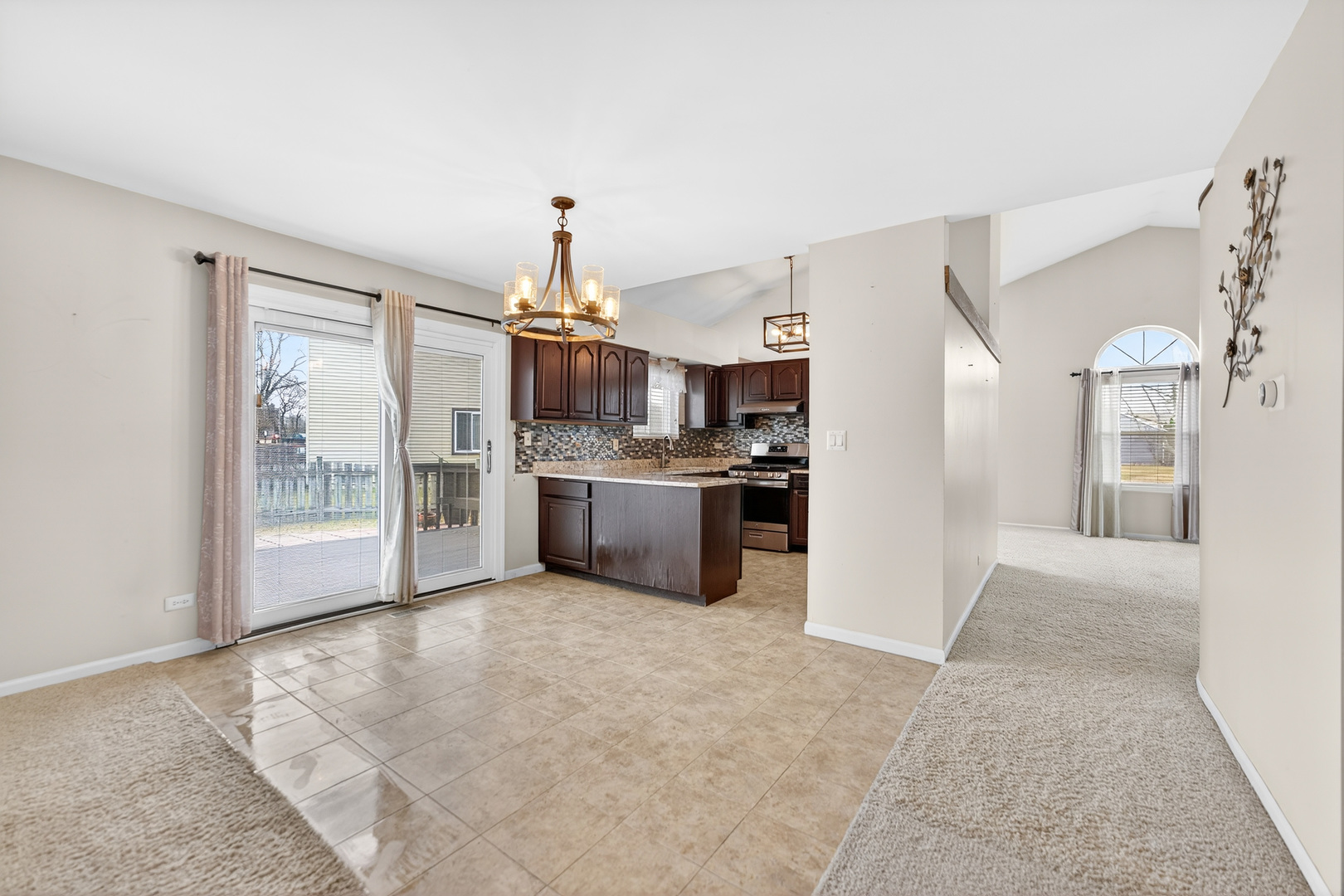 1254 Red Oak Court, Elgin, IL 60120