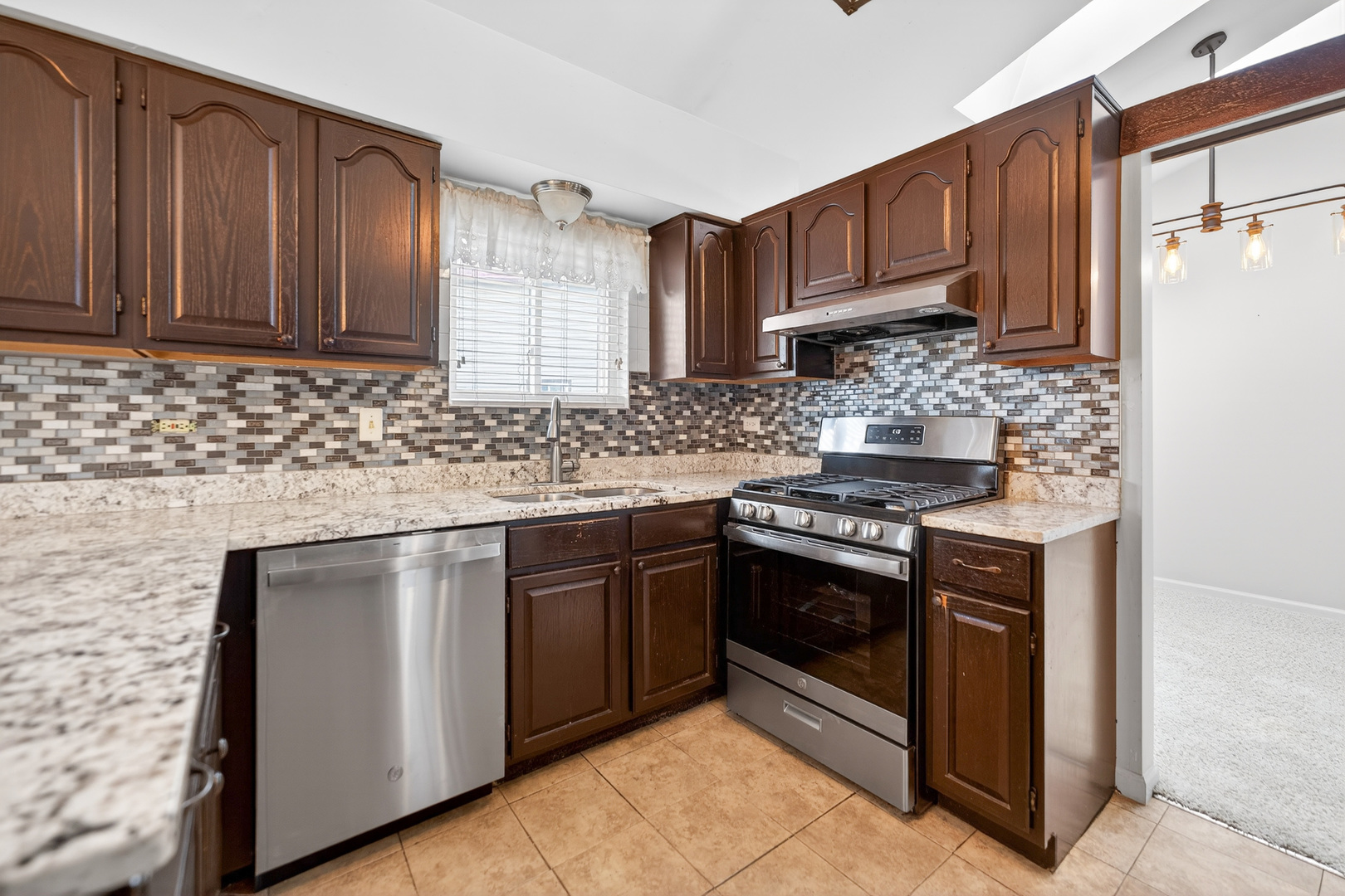 1254 Red Oak Court, Elgin, IL 60120