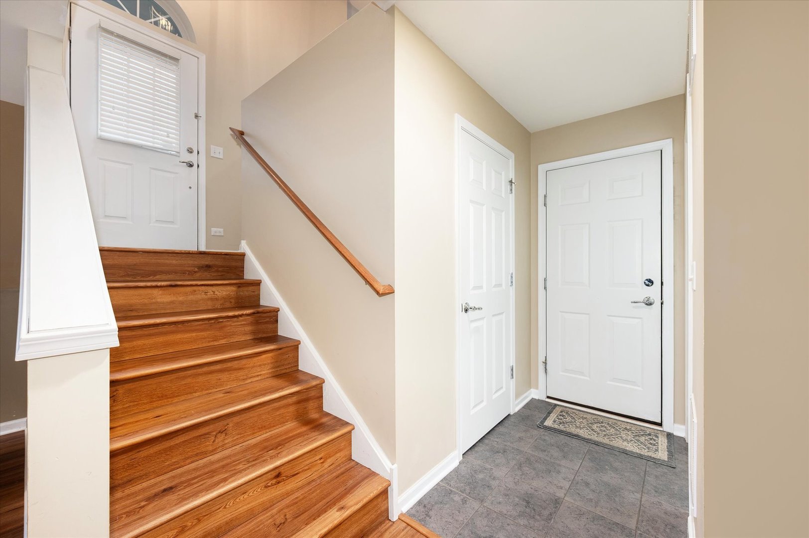 240 Devoe Drive, Oswego, IL 60543