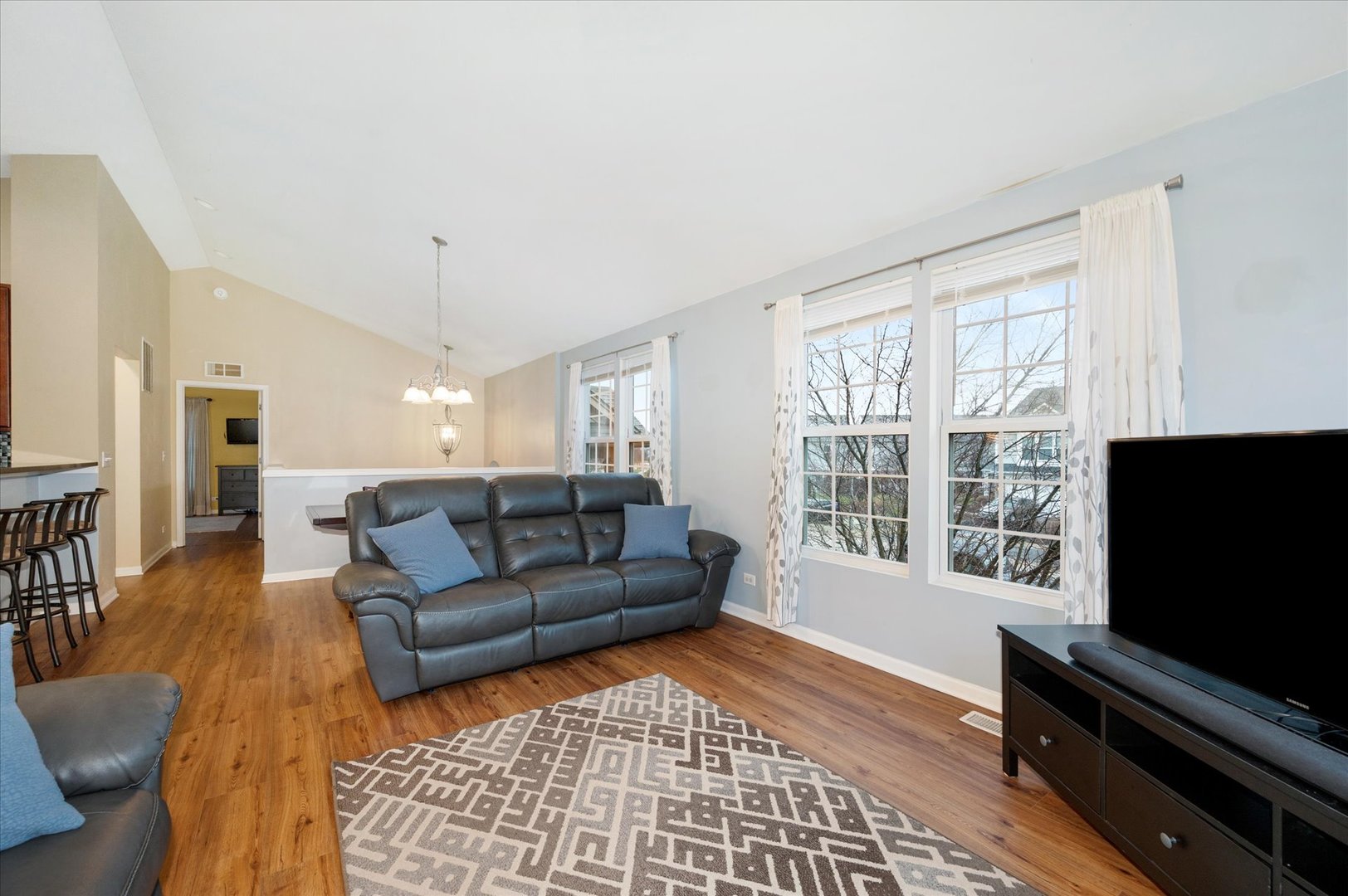 240 Devoe Drive, Oswego, IL 60543