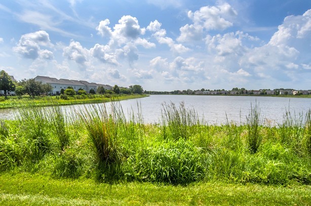 240 Devoe Drive, Oswego, IL 60543