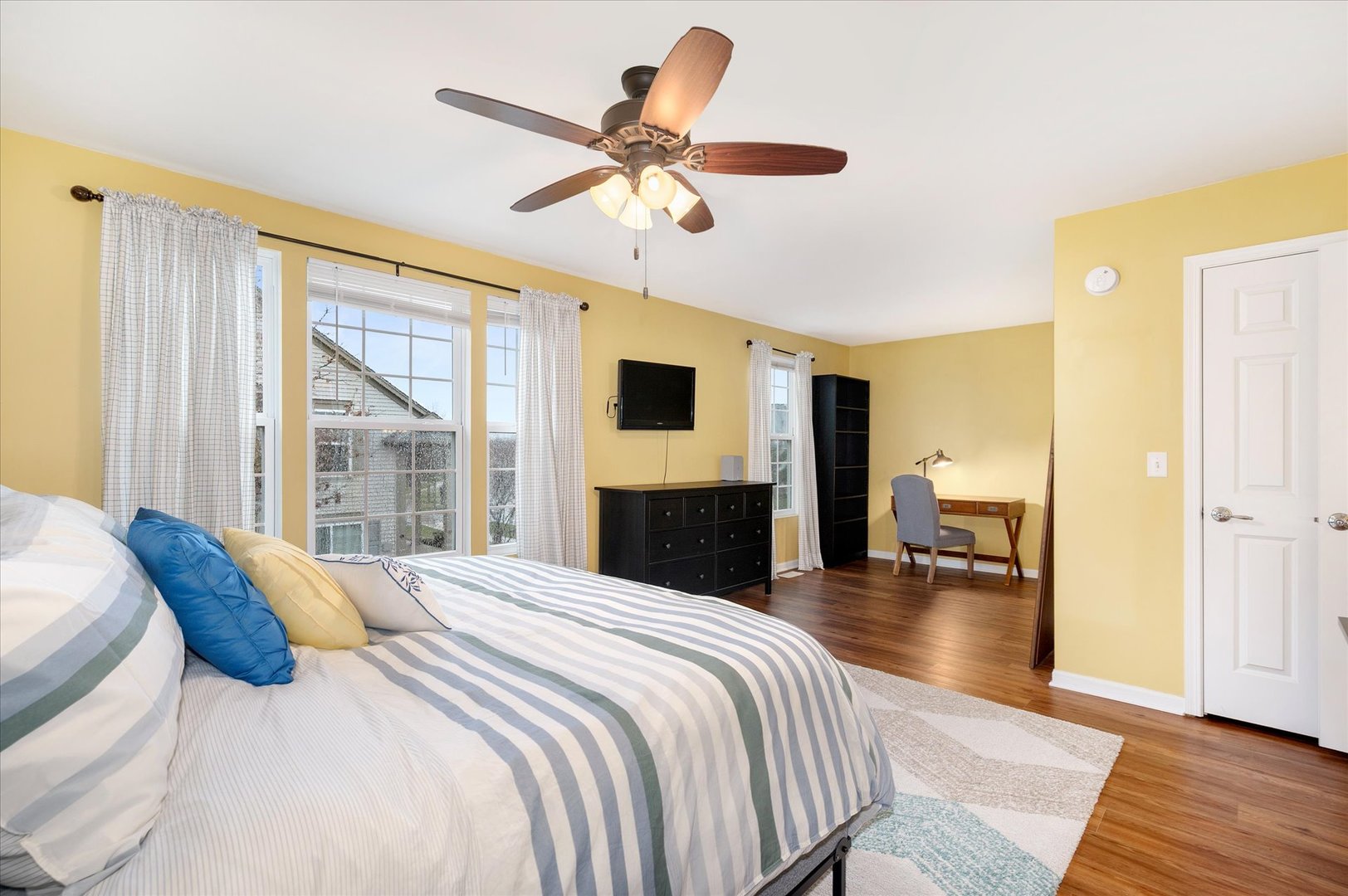 240 Devoe Drive, Oswego, IL 60543