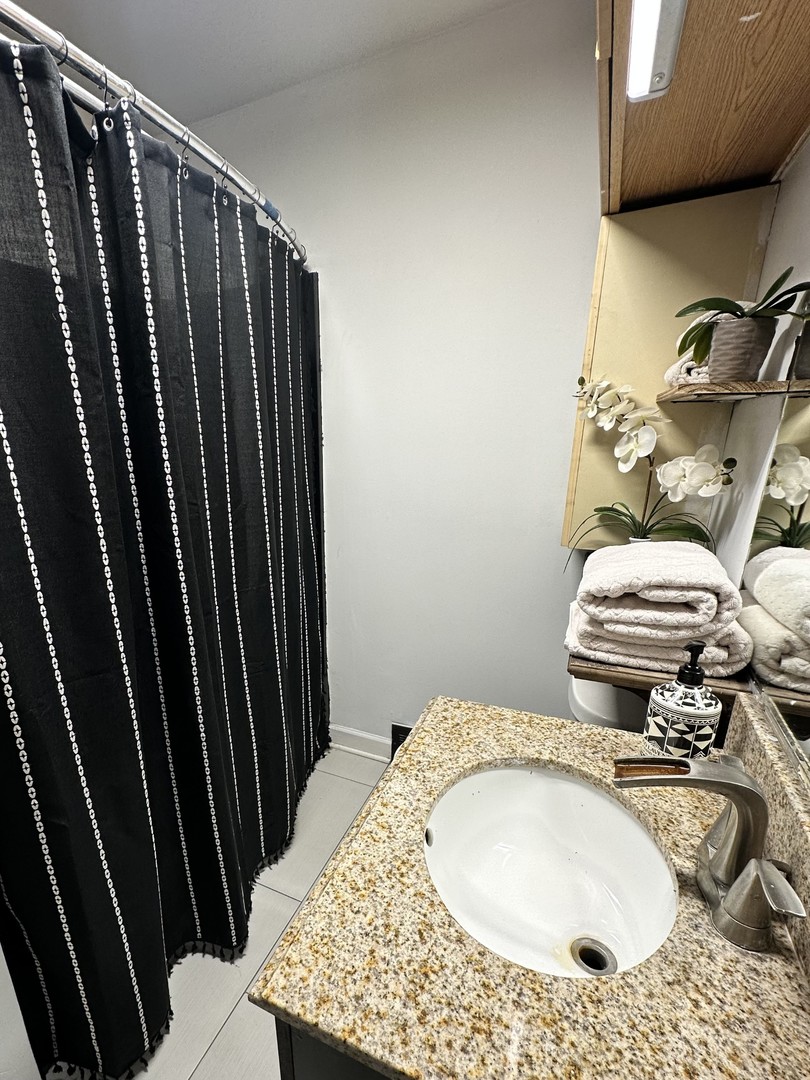 3203 S Bergman Drive, Holiday Hills, IL 60051