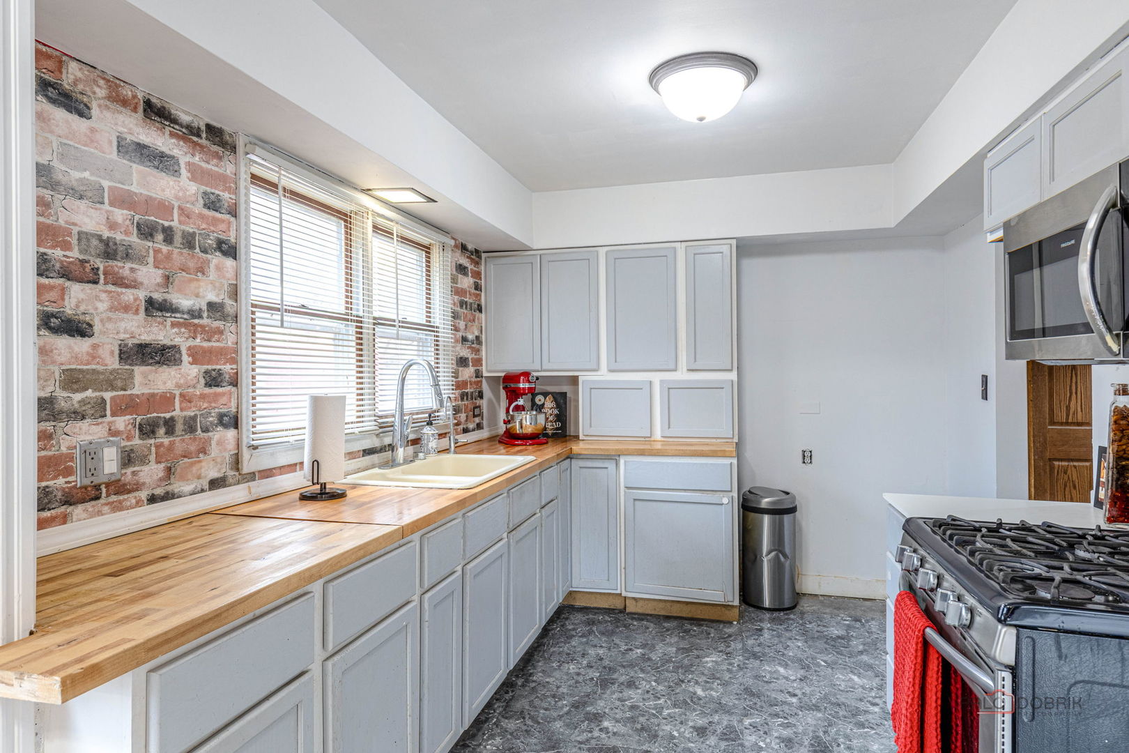 3203 S Bergman Drive, Holiday Hills, IL 60051