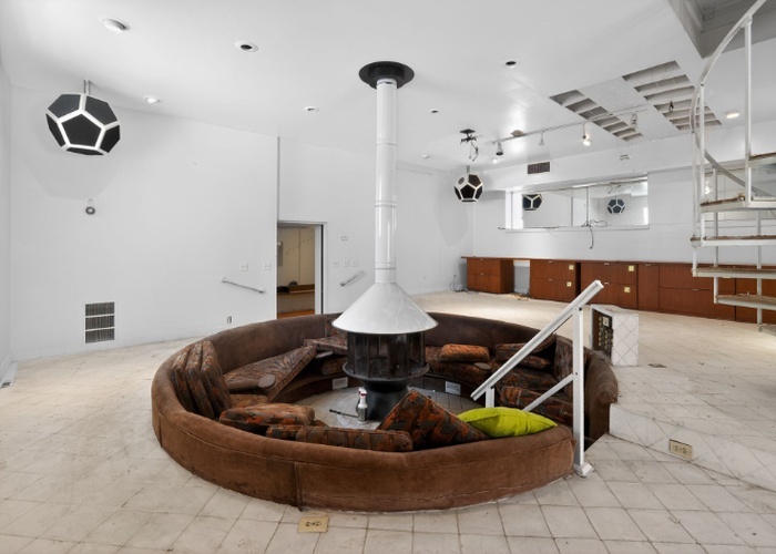 951 E HYDE PARK Boulevard, Chicago, IL 60615