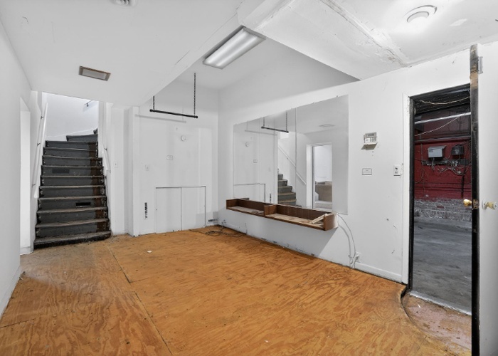 951 E HYDE PARK Boulevard, Chicago, IL 60615