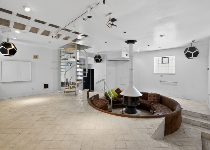 951 E HYDE PARK Boulevard, Chicago, IL 60615