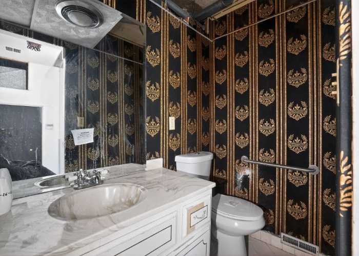 951 E HYDE PARK Boulevard, Chicago, IL 60615