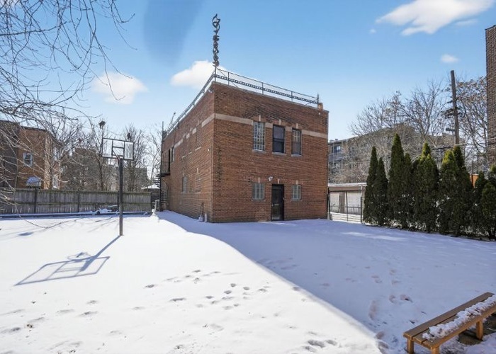 951 E HYDE PARK Boulevard, Chicago, IL 60615