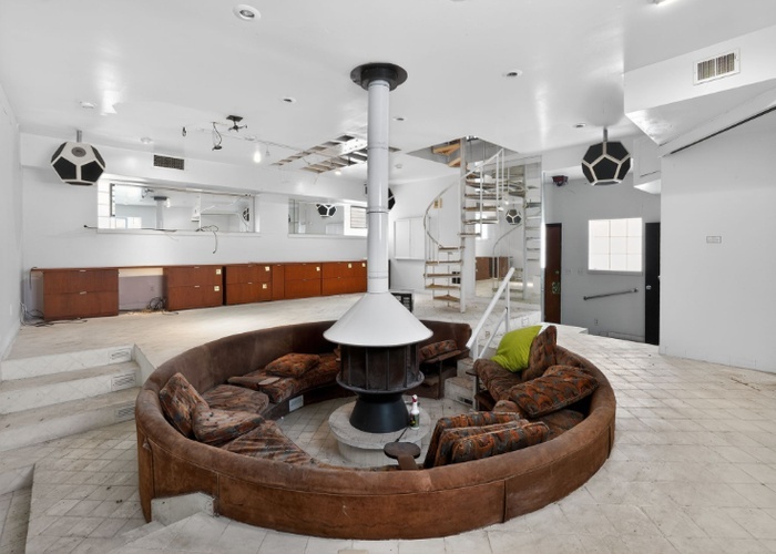 951 E HYDE PARK Boulevard, Chicago, IL 60615