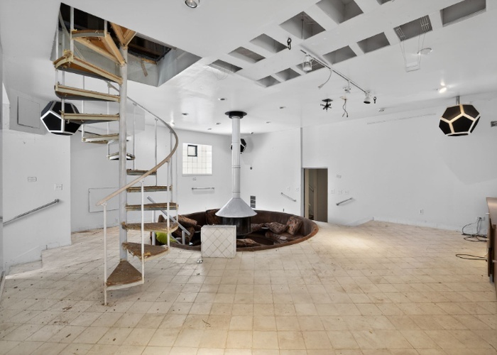 951 E HYDE PARK Boulevard, Chicago, IL 60615