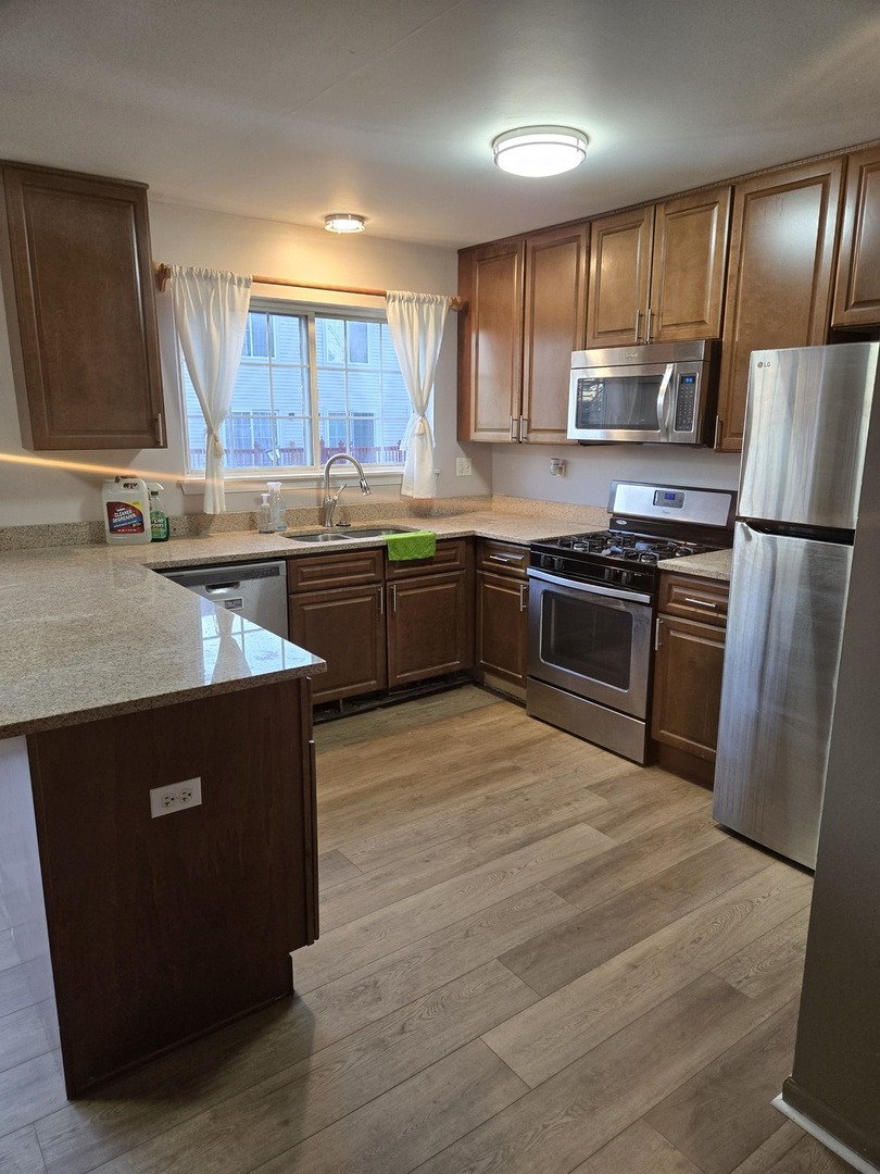 647 W Georgian Court #647, Addison, IL 60101