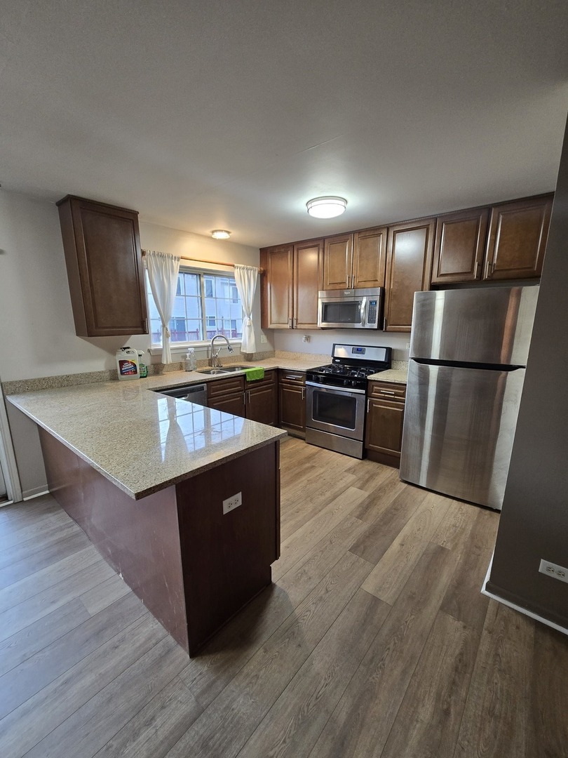 647 W Georgian Court #647, Addison, IL 60101