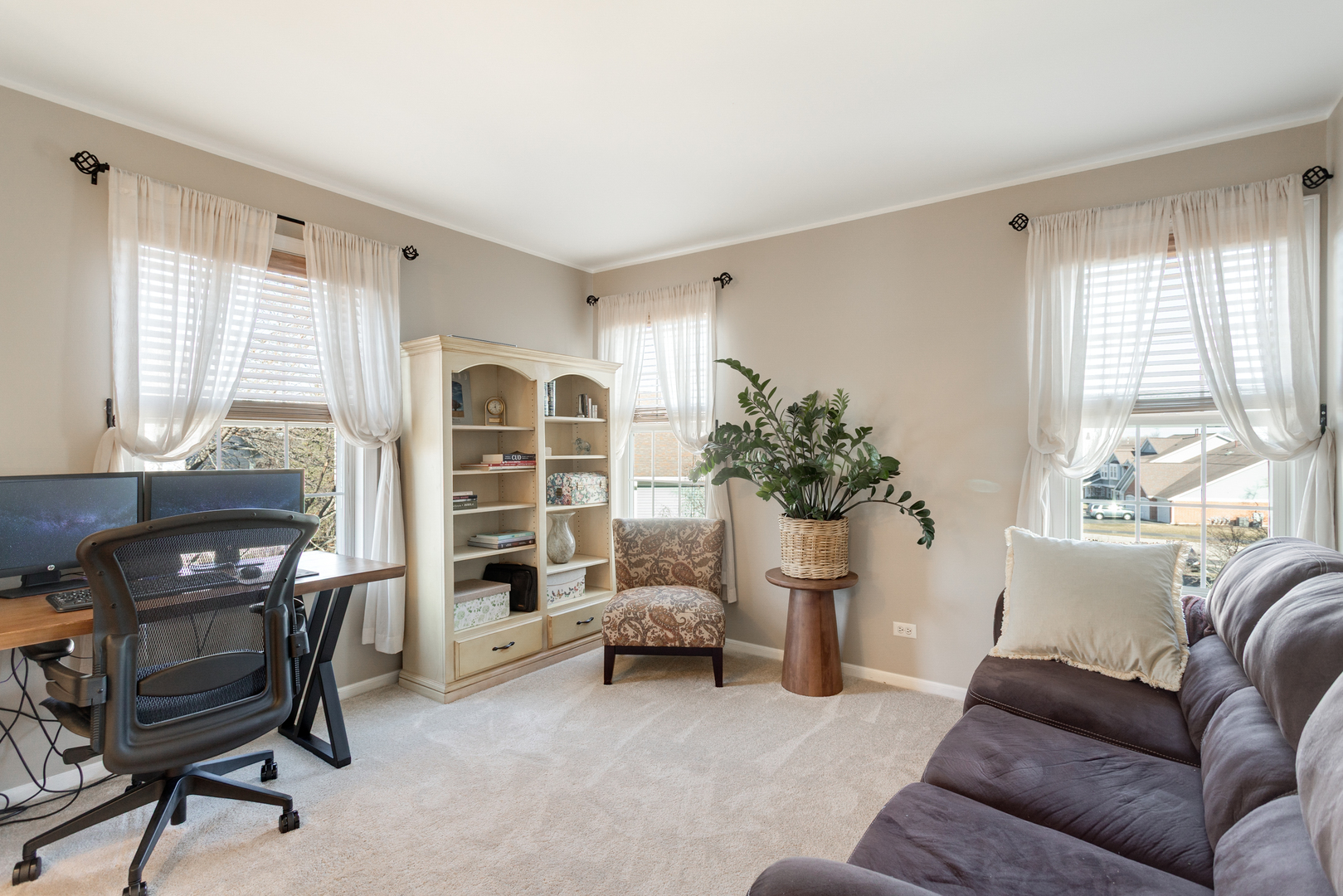 279 Regal Court, Roselle, IL 60172