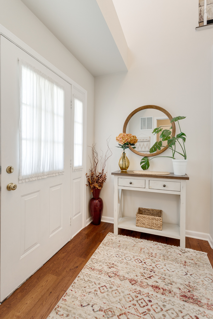 279 Regal Court, Roselle, IL 60172