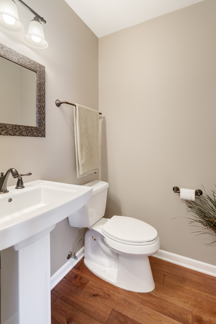 279 Regal Court, Roselle, IL 60172