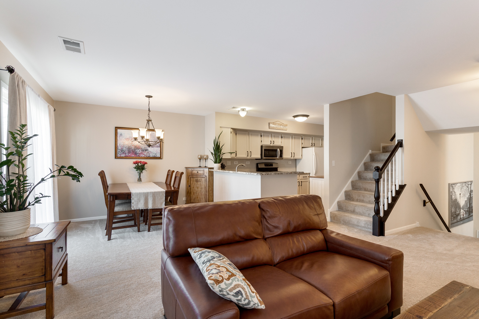 279 Regal Court, Roselle, IL 60172