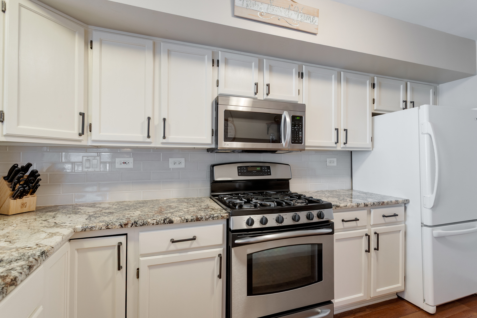 279 Regal Court, Roselle, IL 60172