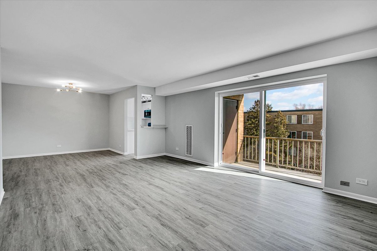 245 S Park Lane #321, Palatine, IL 60074