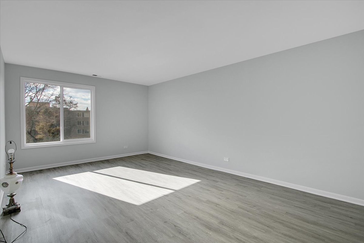 245 S Park Lane #321, Palatine, IL 60074