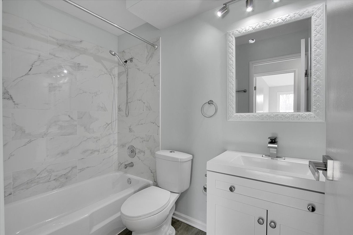 245 S Park Lane #321, Palatine, IL 60074