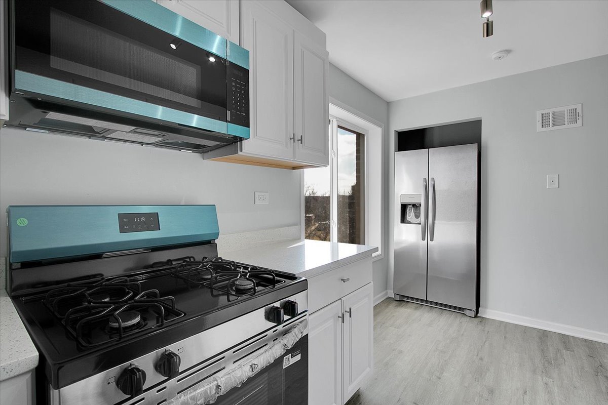 245 S Park Lane #321, Palatine, IL 60074