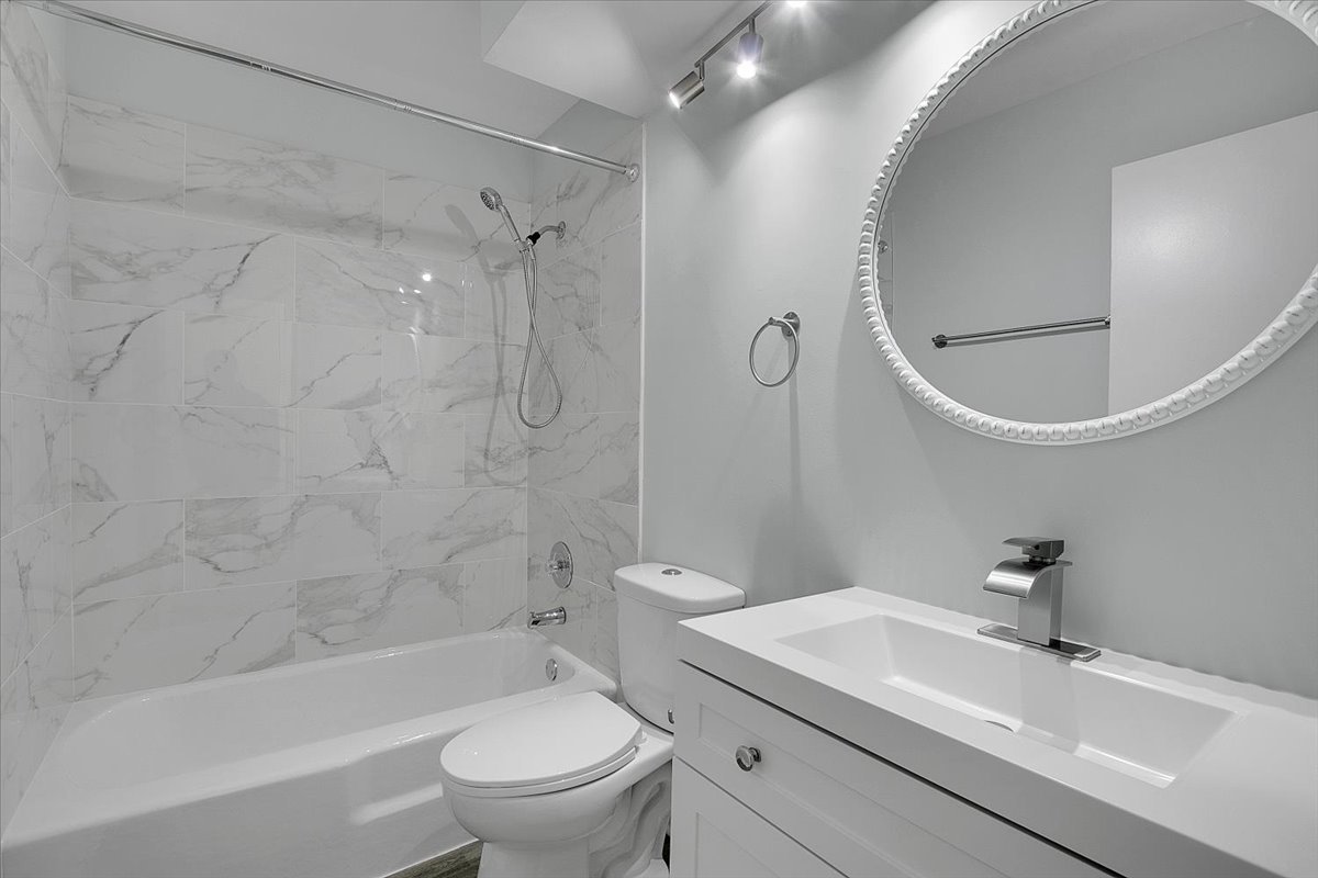 245 S Park Lane #321, Palatine, IL 60074