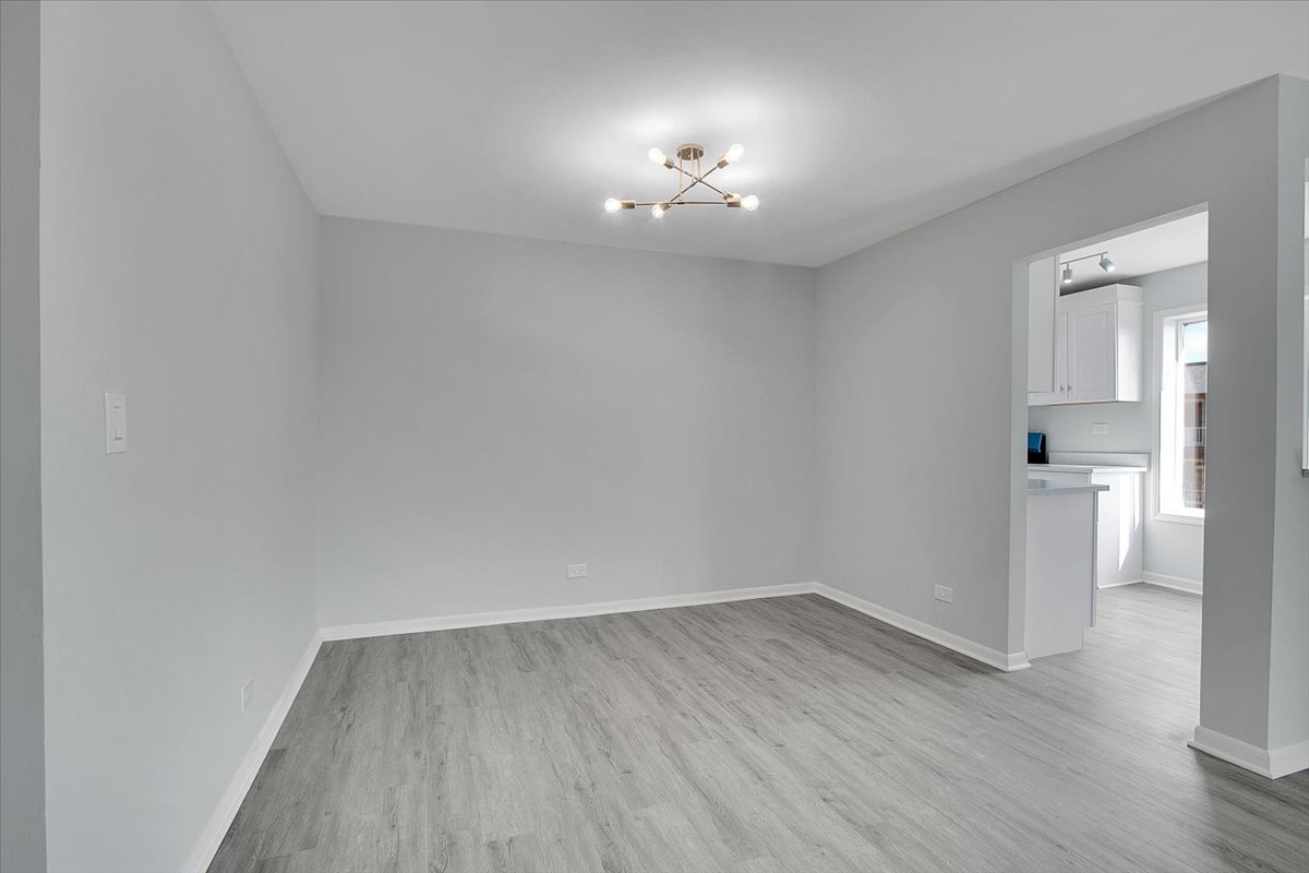 245 S Park Lane #321, Palatine, IL 60074