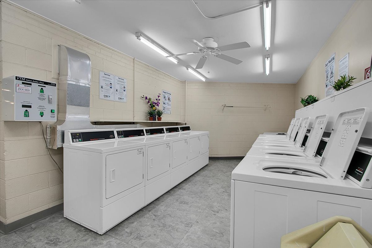 245 S Park Lane #321, Palatine, IL 60074